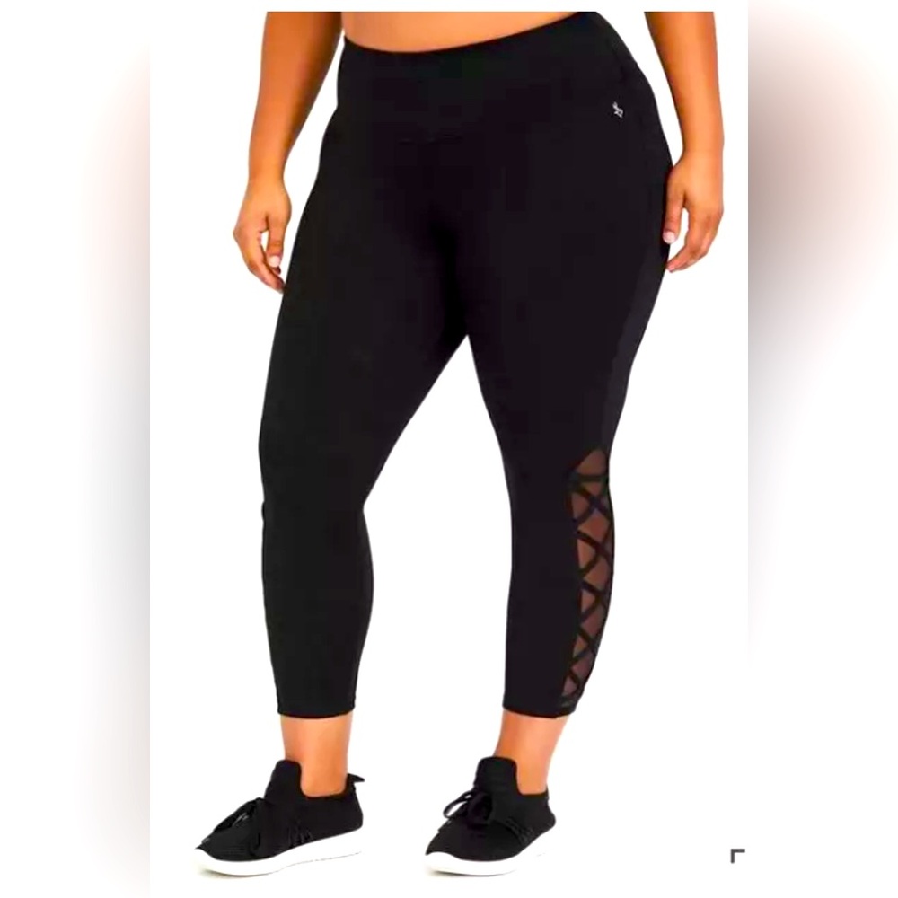 TORRID SEXY 3x  Black Crop Lattice Legging  Performance Core Sports